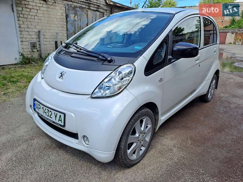 Хетчбек Peugeot iOn 2014 в 