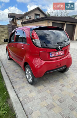 Хетчбек Peugeot iOn 2013 в 