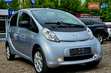 Хэтчбек Peugeot iOn 2017 в 