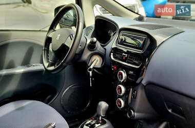 Хэтчбек Peugeot iOn 2017 в 