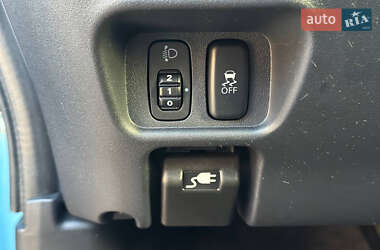 Хэтчбек Peugeot iOn 2016 в 
