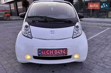 Хэтчбек Peugeot iOn 2015 в 