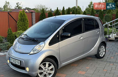 Хетчбек Peugeot iOn 2011 в 