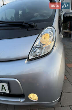 Хетчбек Peugeot iOn 2011 в 