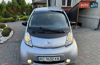 Хетчбек Peugeot iOn 2011 в 