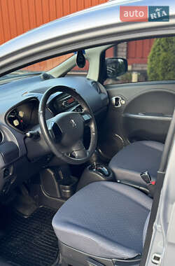 Хетчбек Peugeot iOn 2011 в 