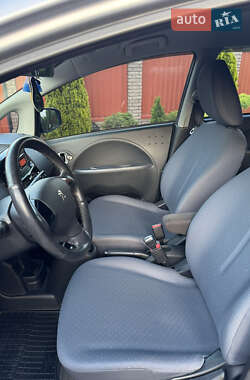Хетчбек Peugeot iOn 2011 в 