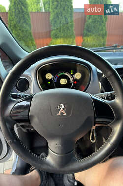 Хетчбек Peugeot iOn 2011 в 