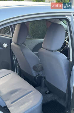 Хетчбек Peugeot iOn 2011 в 