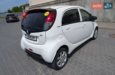 Хэтчбек Peugeot iOn 2015 в 