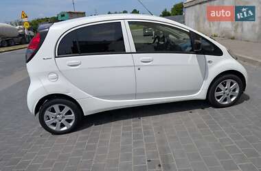 Хэтчбек Peugeot iOn 2015 в 