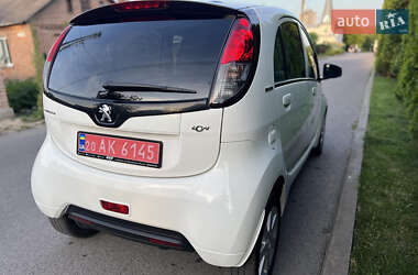 Хэтчбек Peugeot iOn 2016 в 