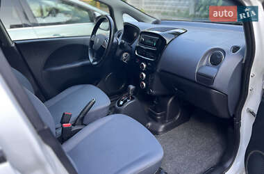Хэтчбек Peugeot iOn 2016 в 