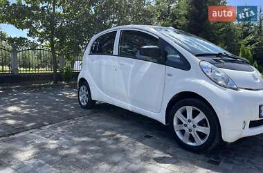 Хетчбек Peugeot iOn 2012 в Золочеві