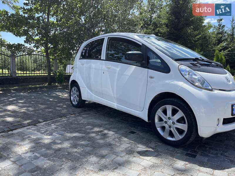 Peugeot iOn 2012