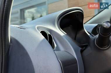 Хетчбек Peugeot iOn 2015 в 