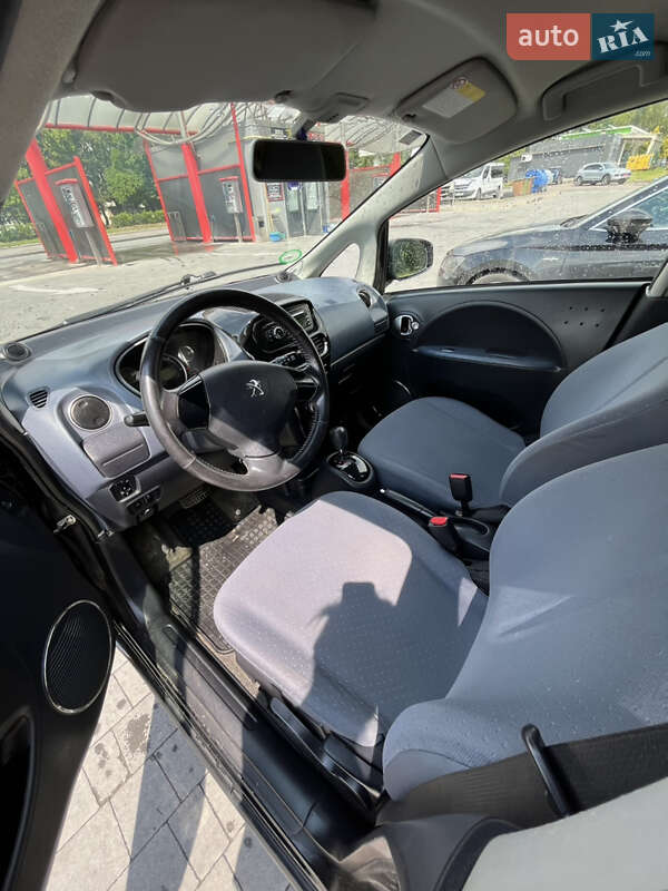 Хэтчбек Peugeot iOn 2011 в Львове
