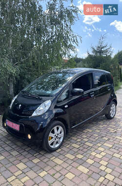 Хэтчбек Peugeot iOn 2012 в 