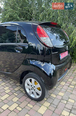 Хэтчбек Peugeot iOn 2012 в 
