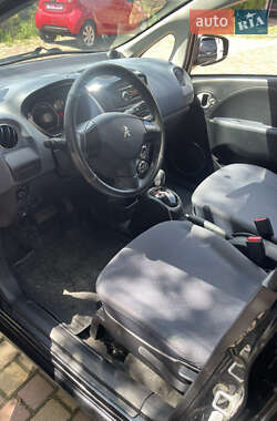 Хэтчбек Peugeot iOn 2012 в 