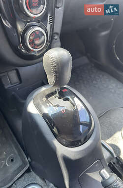 Хэтчбек Peugeot iOn 2012 в 