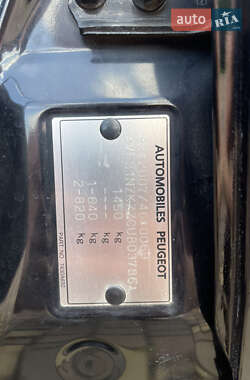 Хэтчбек Peugeot iOn 2012 в 
