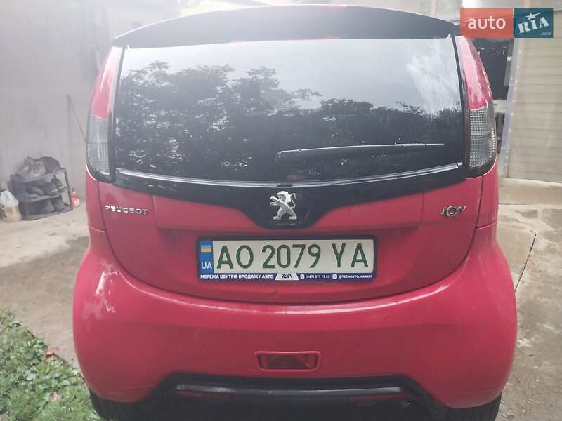 Хэтчбек Peugeot iOn 2011 в Ужгороде