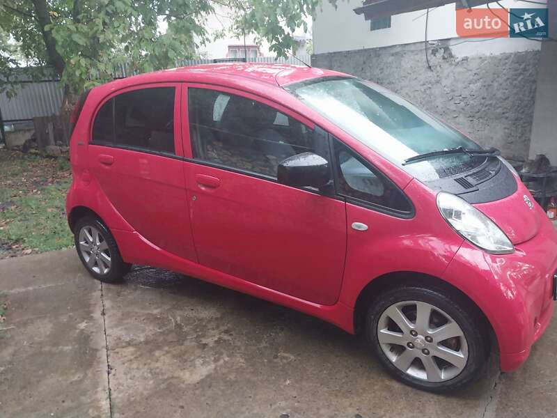 Хэтчбек Peugeot iOn 2011 в Ужгороде