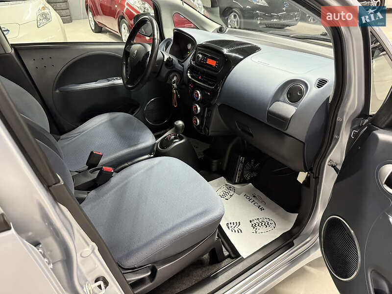 Хетчбек Peugeot iOn 2011 в Володимирі