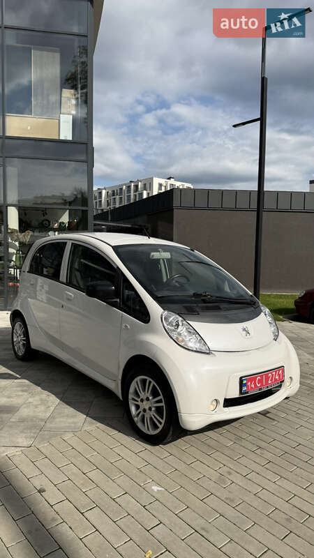 Хетчбек Peugeot iOn 2011 в Ужгороді