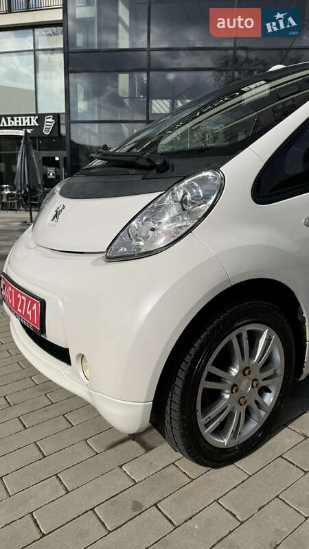 Хетчбек Peugeot iOn 2011 в Ужгороді