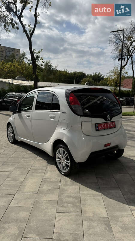 Хетчбек Peugeot iOn 2011 в Ужгороді