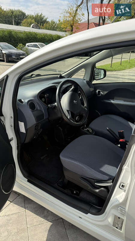 Хетчбек Peugeot iOn 2011 в Ужгороді