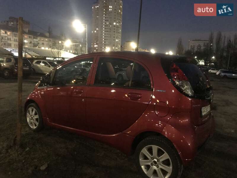 Хэтчбек Peugeot iOn 2015 в Киеве