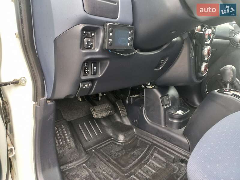 Хэтчбек Peugeot iOn 2011 в Луцке фото 13 Хэтчбек Peugeot iOn 2011 в Луцке