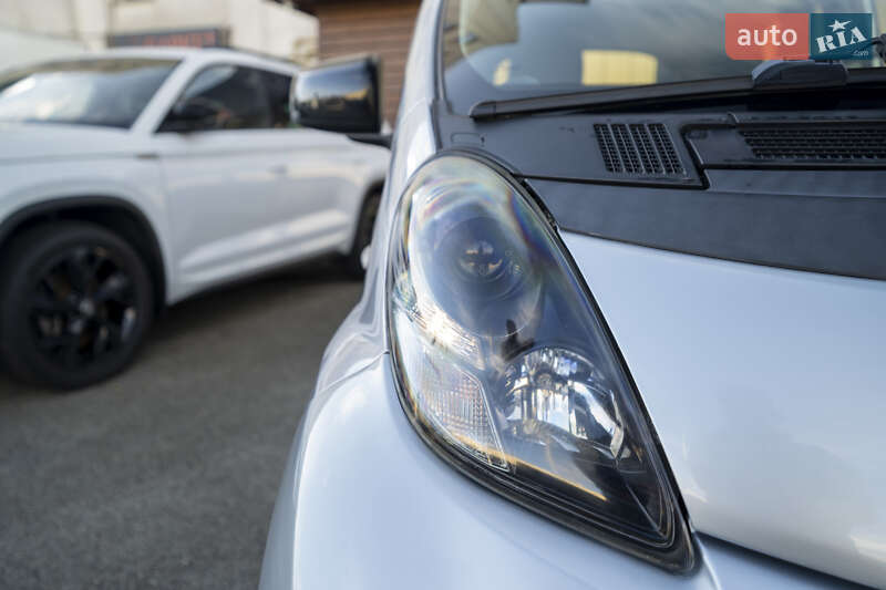 Хэтчбек Peugeot iOn 2017 в Киеве фото 7 Хэтчбек Peugeot iOn 2017 в Киеве