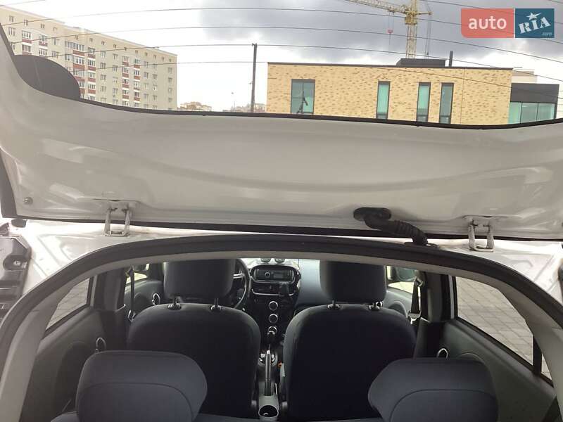 Хетчбек Peugeot iOn 2016 в Хмельницькому