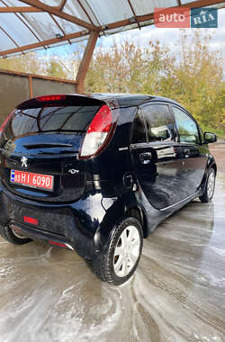 Хэтчбек Peugeot iOn 2013 в 