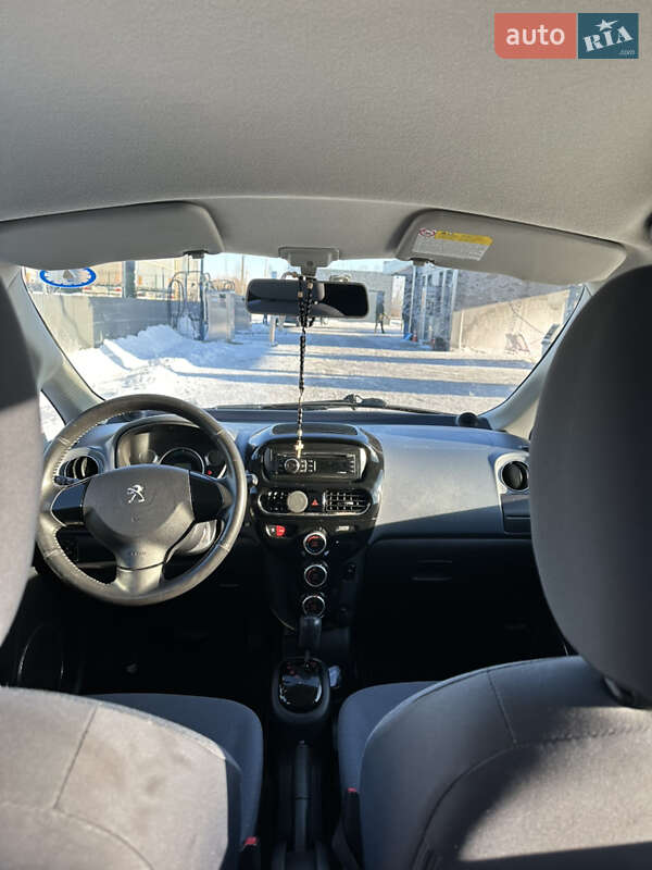 Хэтчбек Peugeot iOn 2011 в Львове