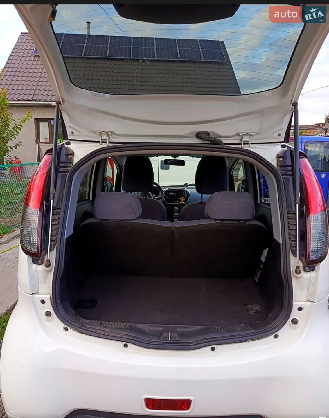 2012 Peugeot iOn - мініатюра 7