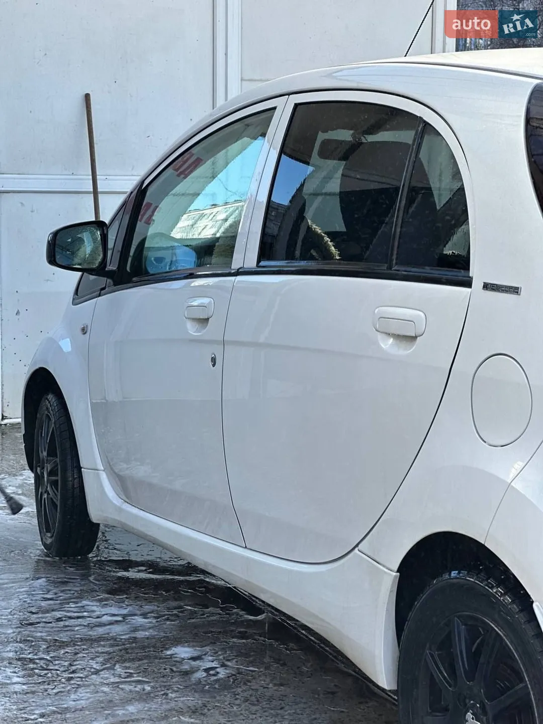 2012 Peugeot iOn - мініатюра 3