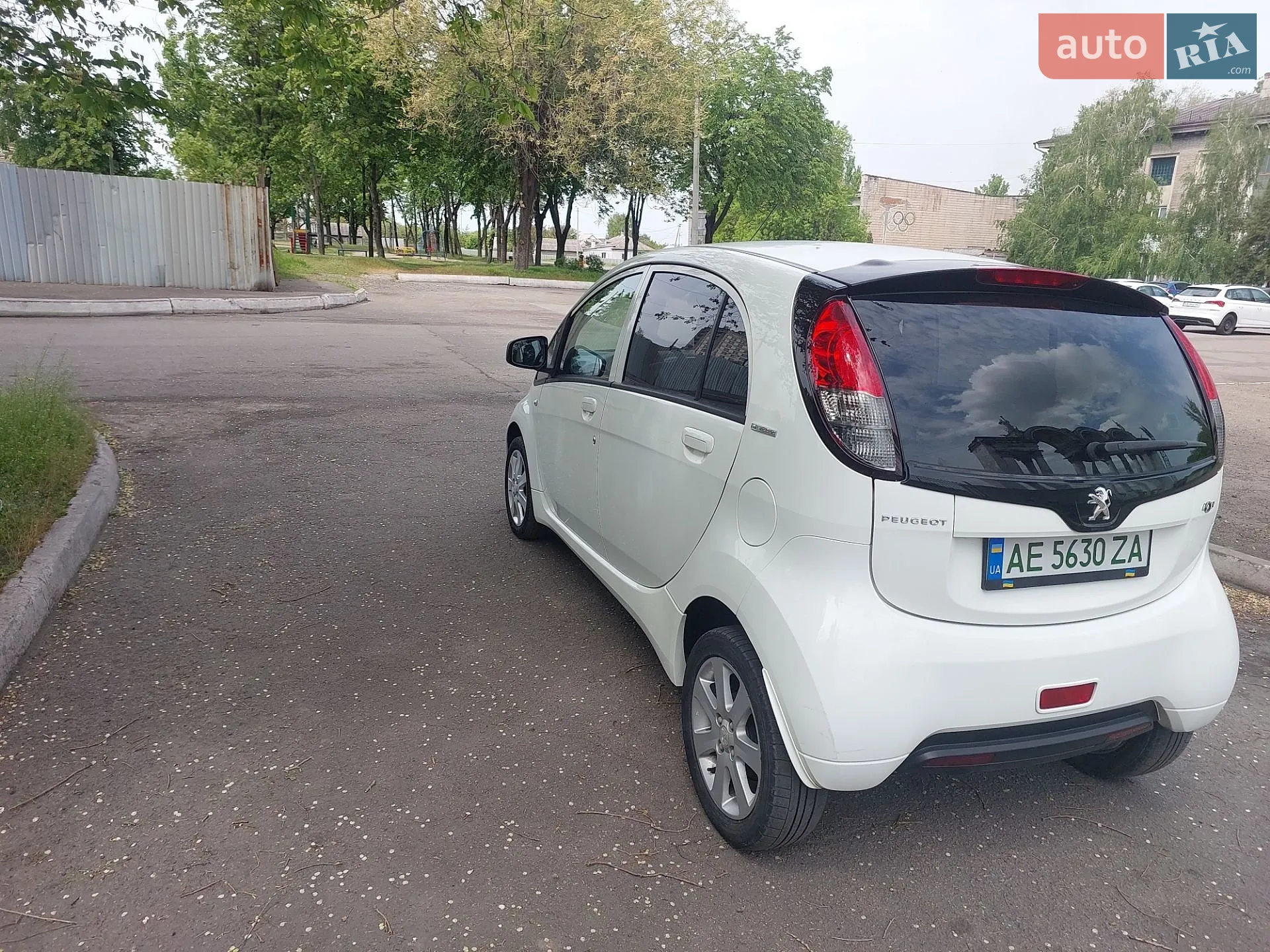 2012 Peugeot iOn - мініатюра 6