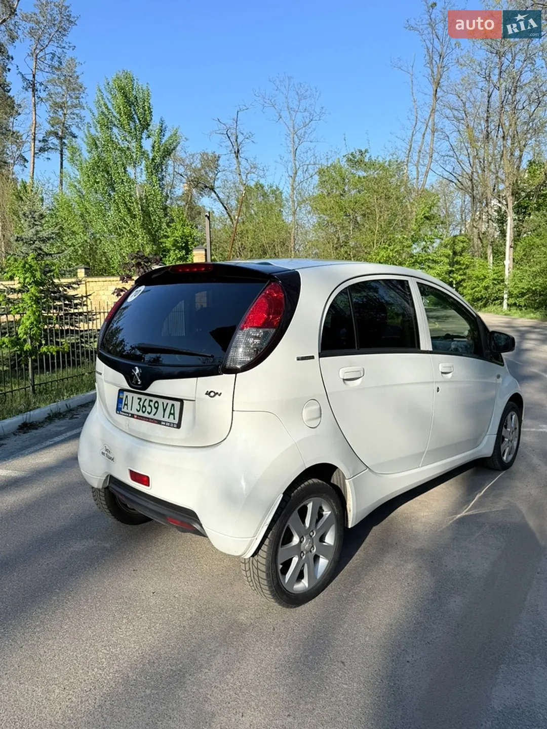 2012 Peugeot iOn - мініатюра 6