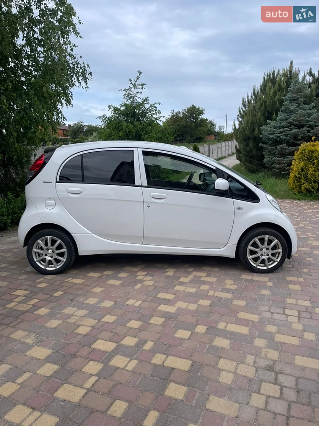 2015 Peugeot iOn - мініатюра 4