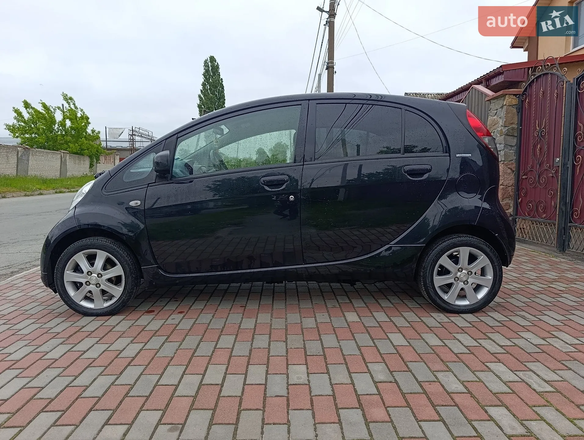 2012 Peugeot iOn - мініатюра 10