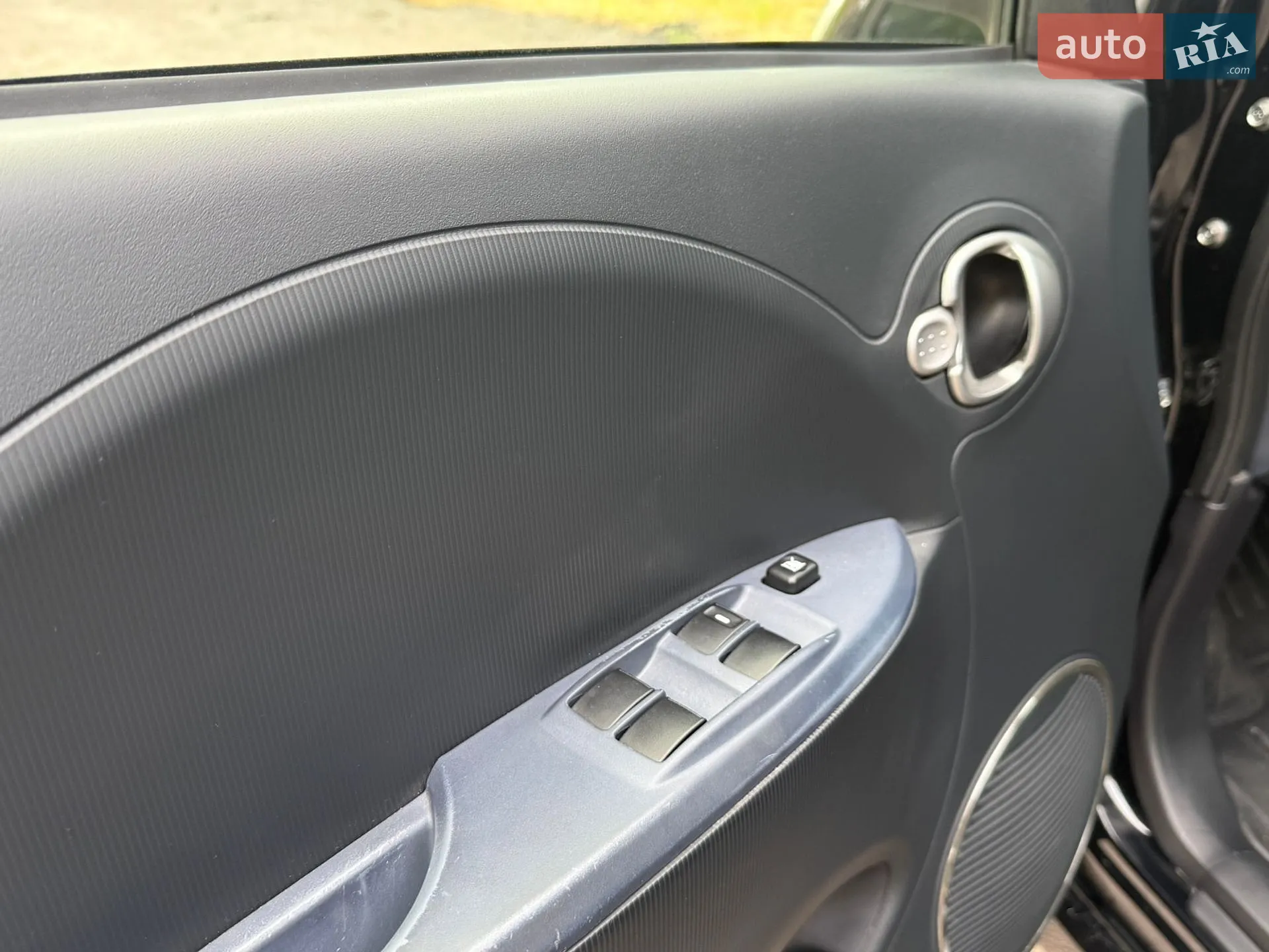 2015 Peugeot iOn - мініатюра 15