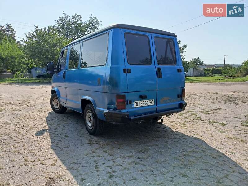 Мінівен Peugeot J5 1991 в Єланці