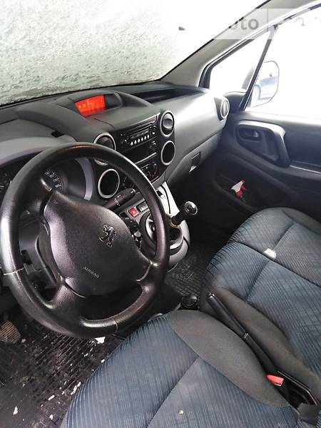 Вантажопасажирський фургон Peugeot Partner 2012 в Дніпрі