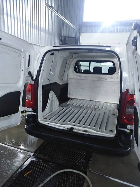 Вантажопасажирський фургон Peugeot Partner 2012 в Дніпрі