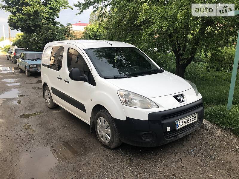 Минивэн Peugeot Partner 2009 в Волочиске